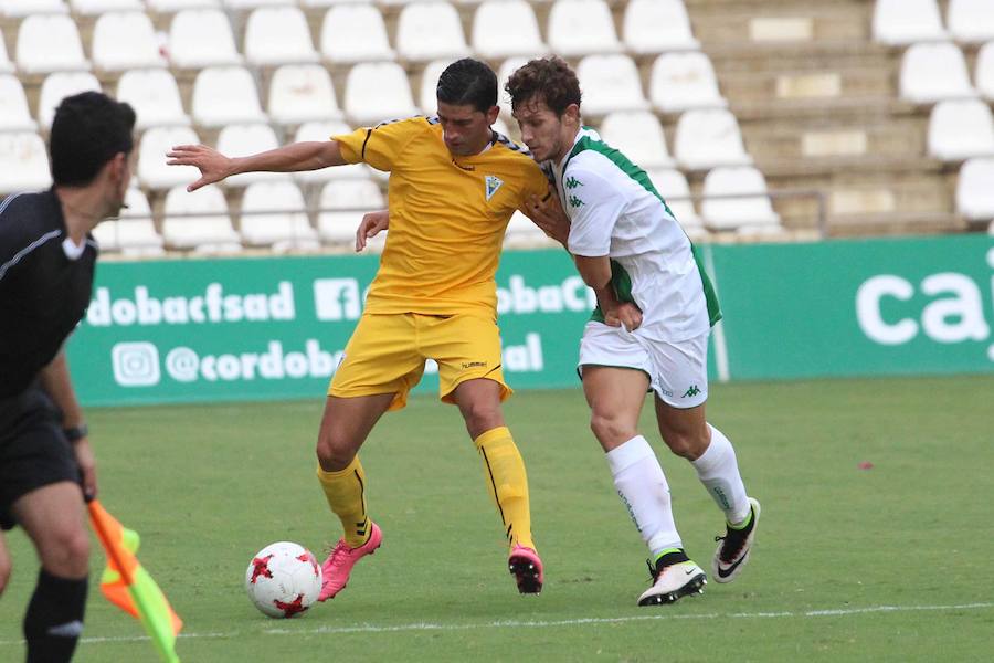 El Marbella arranca un punto en su visita al Córdoba B gracias a un buen Wilfred, con buenas intervenciones en la segunda mitad de un duelo que fue a más en ocasiones de gol.