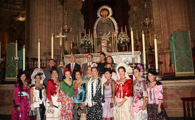 Las Damas Goyescas también visitaron a la Patrona de Ronda, la Virgen de la Paz.