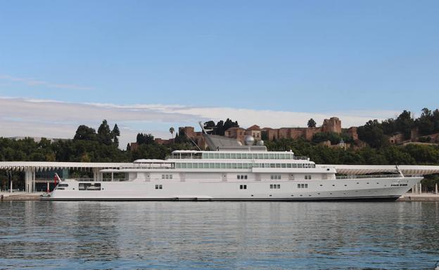 El 'Rising Sun', el yate de los famosos, llega a Málaga