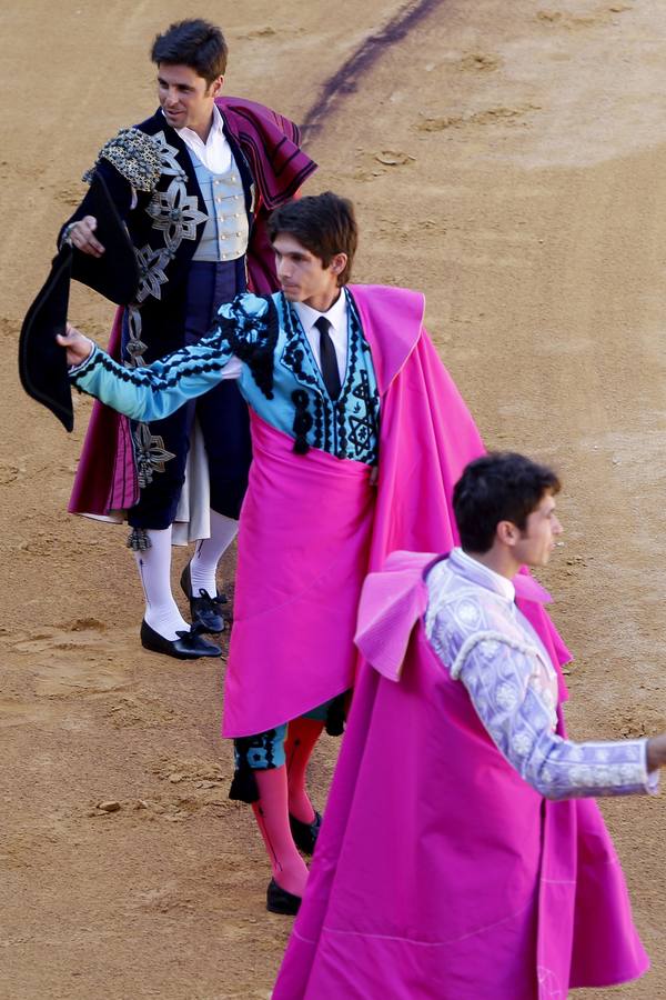 Agatha Ruiz de la Prada, José Manuel Soto, Enrique Romero, el marqués de Griñón y Susana Griso, entre otros, han hecho el paseíllo en la ciudad del Tajo