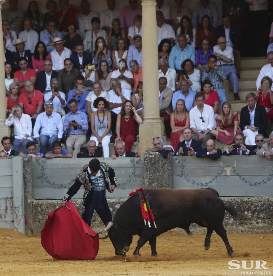 El diestro corta 2 orejas en el último toro de su carrera en una Goyesca en la que destacaron Perera y Cayetano a pie y el rejoneador Diego Ventura