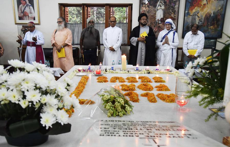 Varias ceremonias por el mundo en conmemoración del 20 aniversario del fallecimiento de la Madre Teresa de Calcuta. 