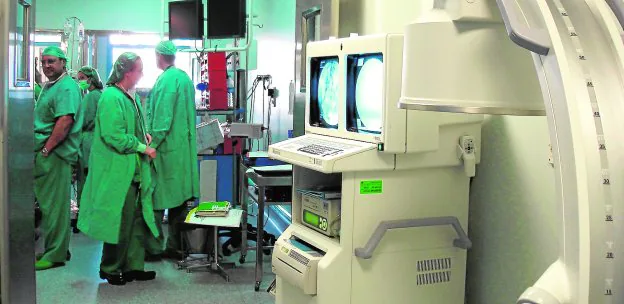 Quirófano de cirugía vascular del Hospital Clínico en el que se llevan a cabo las intervenciones de aneurisma de aorta. :: sur