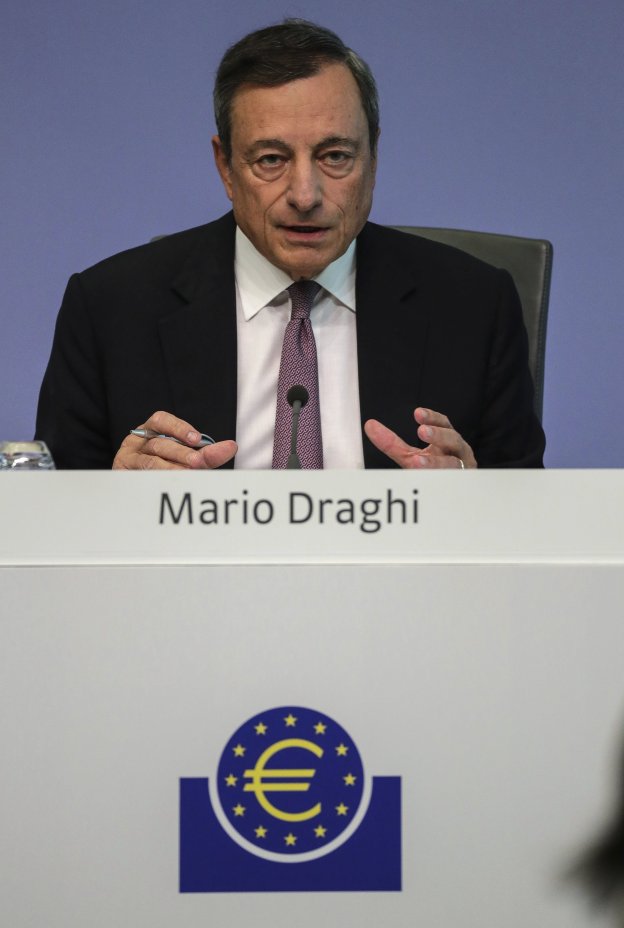 El presidente del BCE, Mario Draghi, ayer en rueda de prensa. :: efe