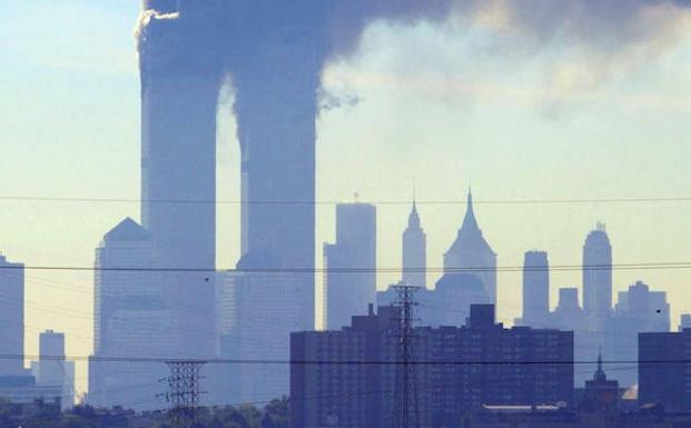 Las Torres Gemelas, convertidas en dos grandes chimeneas.