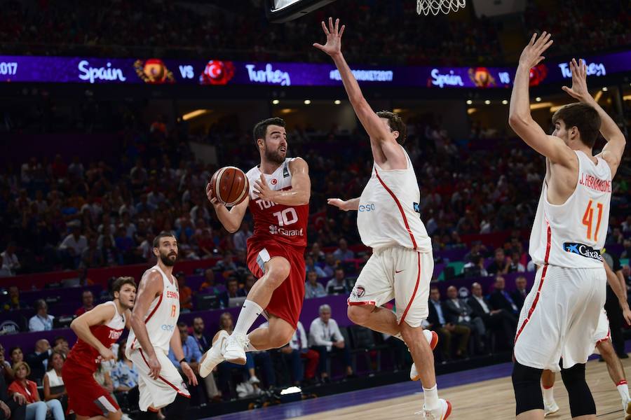 Imágenes del partido de España contra Turquía en el Eurobasket. Victoria de la selección española tras cuatro cuartos igualados hasta el final