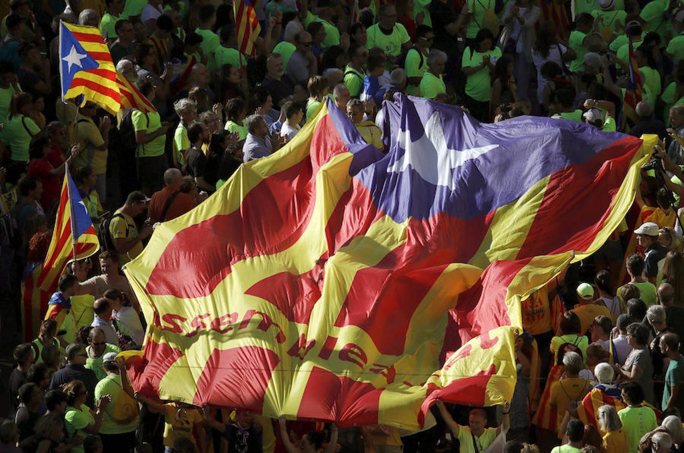 Miles de personas han llenado las calles de Barcelona durante la marcha independentista con motivo de la Diada