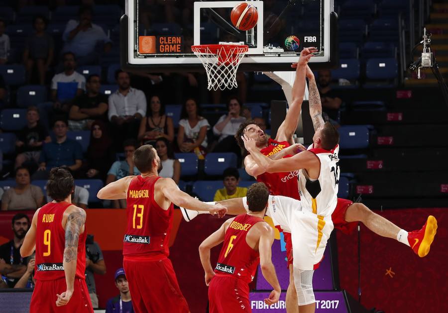 La selección que dirige Sergio Scariolo disputará su décima semifinal consecutiva tras imponerse al equipo germano con una sensacional actuación de Marc Gasol. 