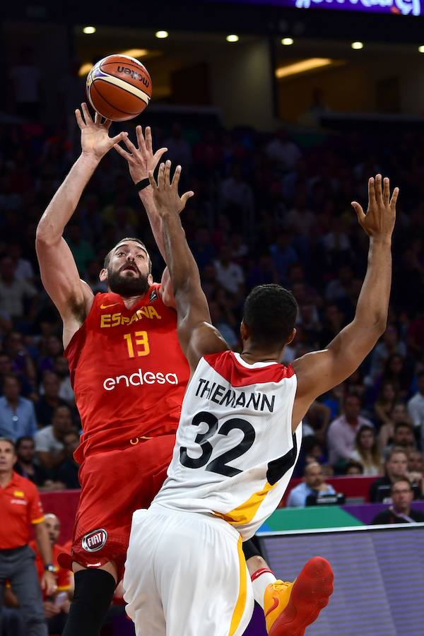 La selección que dirige Sergio Scariolo disputará su décima semifinal consecutiva tras imponerse al equipo germano con una sensacional actuación de Marc Gasol. 