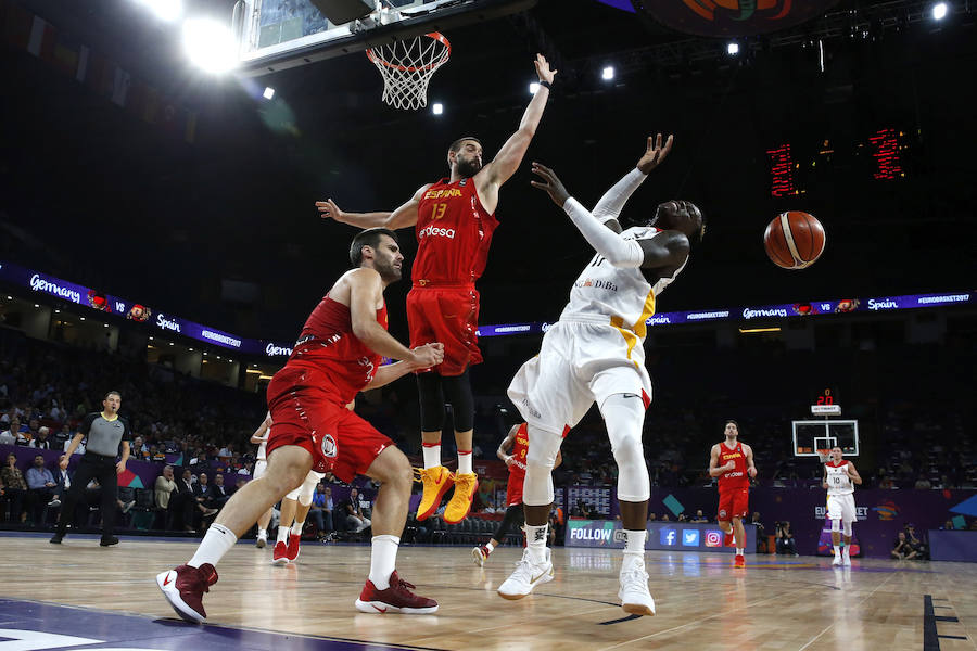 La selección que dirige Sergio Scariolo disputará su décima semifinal consecutiva tras imponerse al equipo germano con una sensacional actuación de Marc Gasol. 