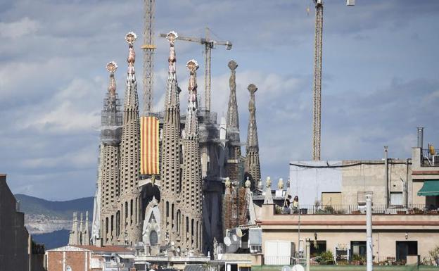 Acordonan entorno de la Sagrada Familia en marco de operativo antiterrorista