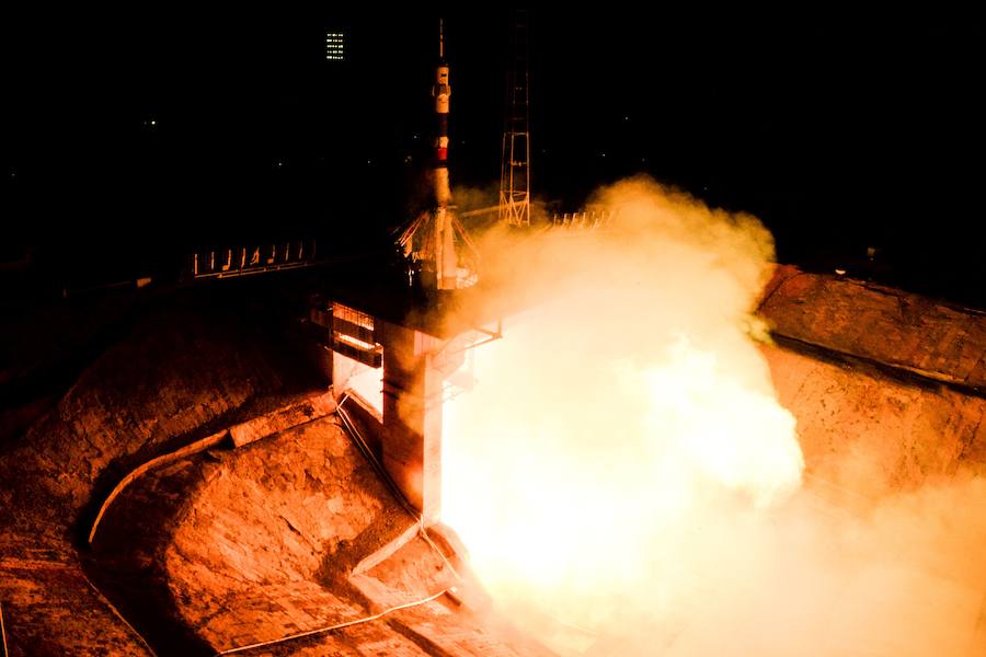 La nave rusa Soyuz, con tres tripulantes a bordo, se acopló hoy con éxito a la Estación Espacial Internacional (EEI). Tras casi seis horas desde su despegue en el centro espacial de Baikonur, Kazajistán. Los integrantes de la nave son el astronauta ruso, Aleksandr Misurkin y los estadounidenses, Joe Acaba y Mark Vande Hei. 