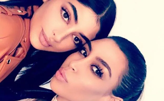 Hermanas parecidas a las Kardashian.