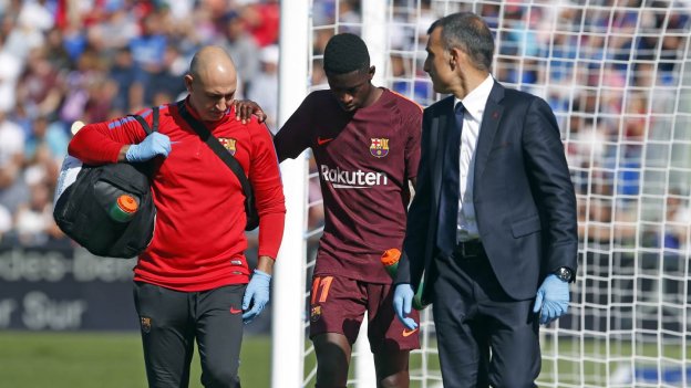 Dembélé se retira lesionado. :: FCBarcelona