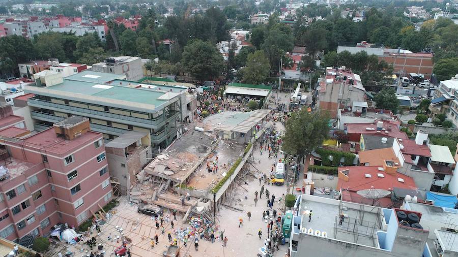 El terremoto de 7,1 grados en la escala de Richter, que sacudió fuertemente este martes a México, deja ya una cifra de 225 fallecidos. Las imágenes reflejan la situación actual de los habitantes ante el seísmo. 