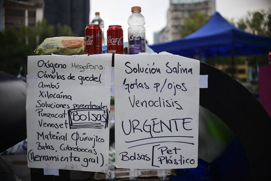 El terremoto de 7,1 grados en la escala de Richter, que sacudió fuertemente este martes a México, deja ya una cifra de 225 fallecidos. Las imágenes reflejan la situación actual de los habitantes ante el seísmo. 