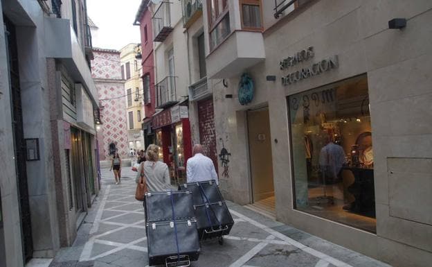 Calle San Juan, en el Centro de Málaga. 