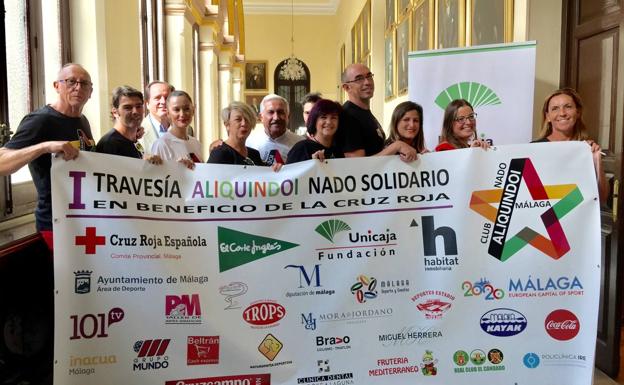 El Club de Nado Alinquindoi impulsa una travesía solidaria en la playa de la Misercordia