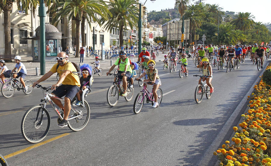 Más de 15.000 ciclistas han tomado esta mañana las calles de la ciudad en una actividad enmarcada en la Semana de la Movilida