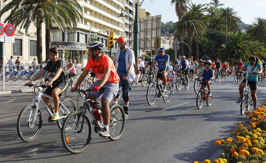 Más de 15.000 ciclistas han tomado esta mañana las calles de la ciudad en una actividad enmarcada en la Semana de la Movilida