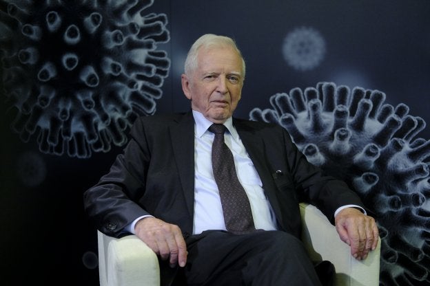 El científico alemán Harald Zur Hausen, Nobel de Medicina en 2008, ayer, en Madrid. :: josé ramón ladra