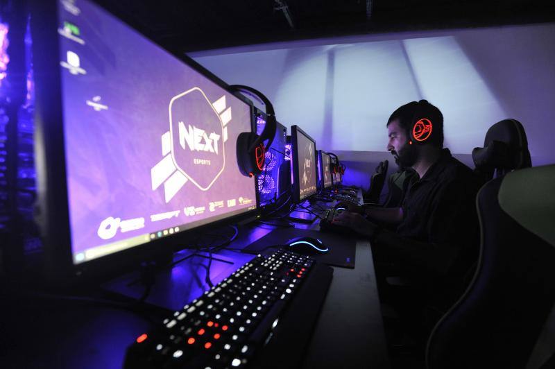 El local ofrece una experiencia total para los amantes de los deportes electrónicos