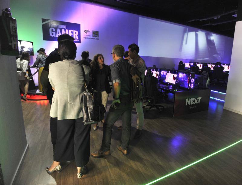 El local ofrece una experiencia total para los amantes de los deportes electrónicos