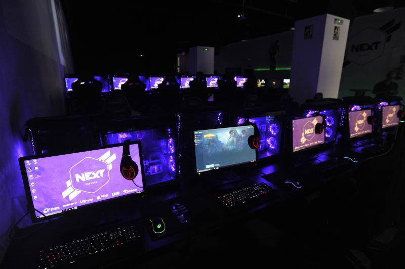 El local ofrece una experiencia total para los amantes de los deportes electrónicos