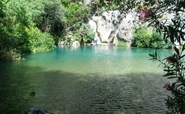 El Charco Frío es la antesala de la Cueva del Gato.