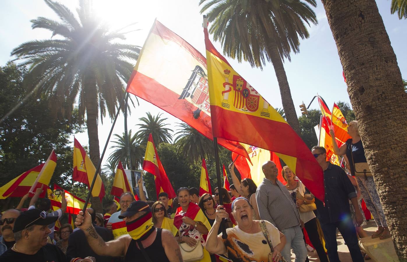 Cerca de un millar de personas acuden a una convocatoria de la Fundación Deanes bajo el lema 'España Somos Todos'