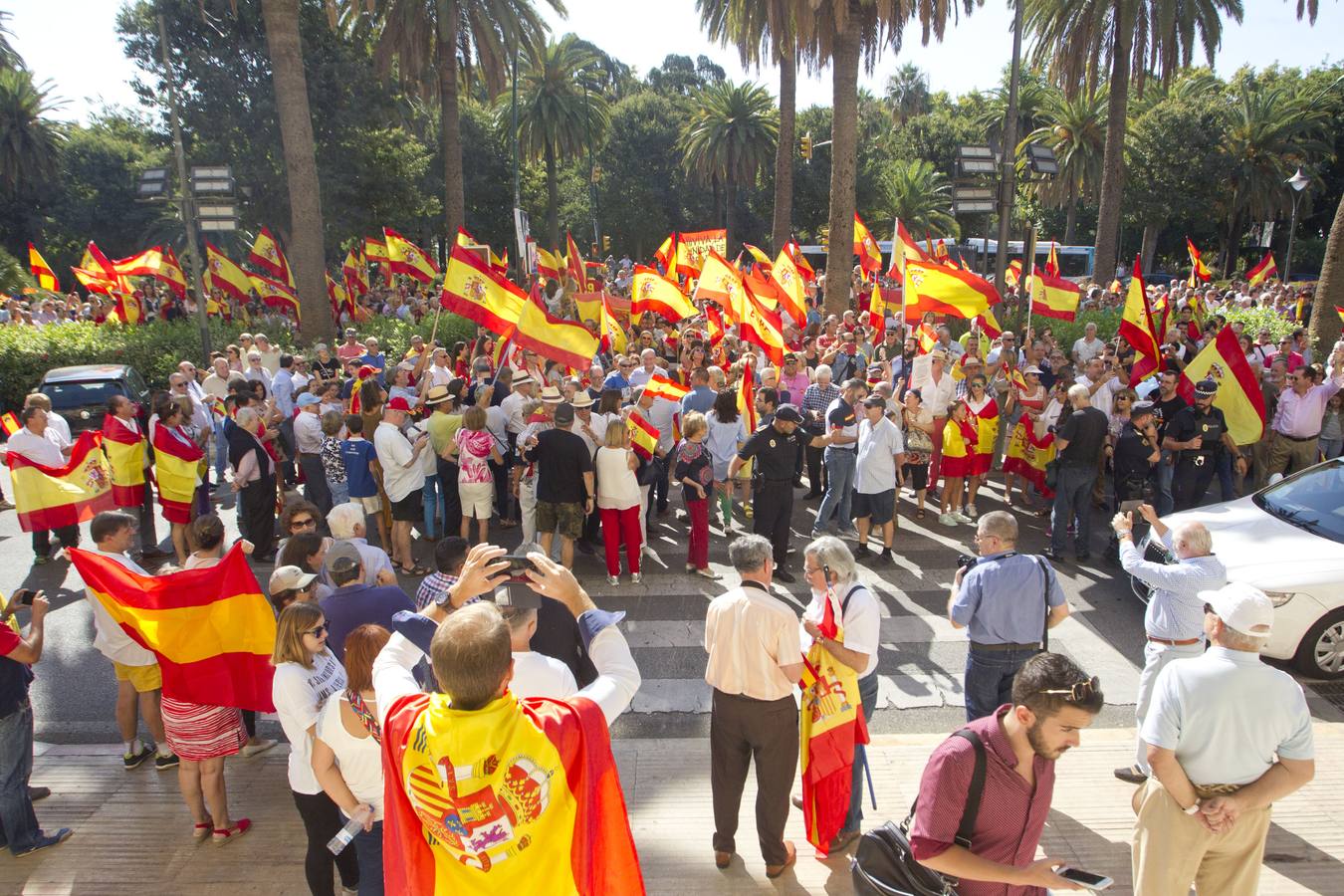 Cerca de un millar de personas acuden a una convocatoria de la Fundación Deanes bajo el lema 'España Somos Todos'