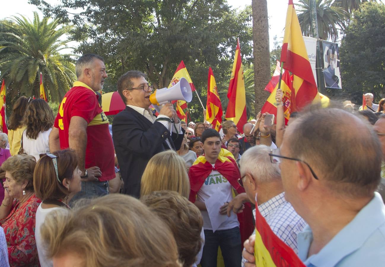 Cerca de un millar de personas acuden a una convocatoria de la Fundación Deanes bajo el lema 'España Somos Todos'