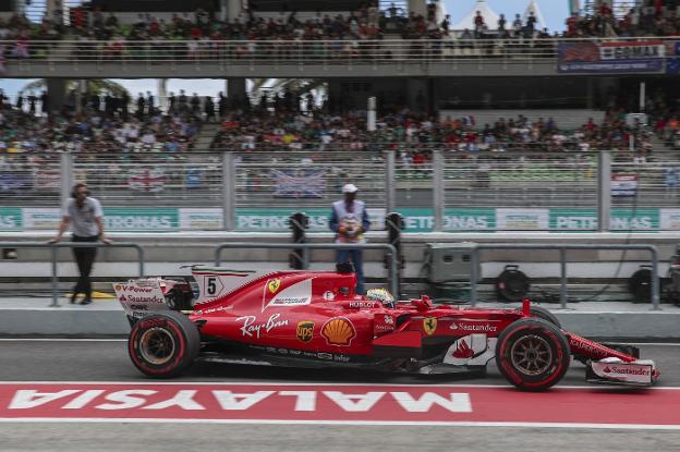 Vettel, ayer en los entrenamientos de Malasia. :: efe