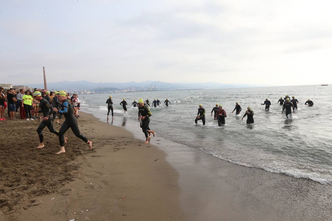 La playa de la Misericordia acoge las pruebas durante la mañana de este domingo