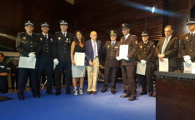 Sandra Rojas ha recibido la distinción en el acto del 175 aniversario de la Policía Local. 