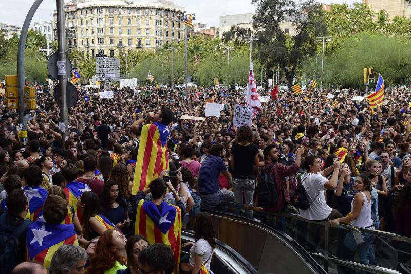 El seguimiento de la huelga es desigual: los comercios del centro de Barcelona están casi cerrados, mientras que una las plantas fabriles más importantes de Cataluña, la de Seat, en Martorell, funciona a pleno rendimiento.