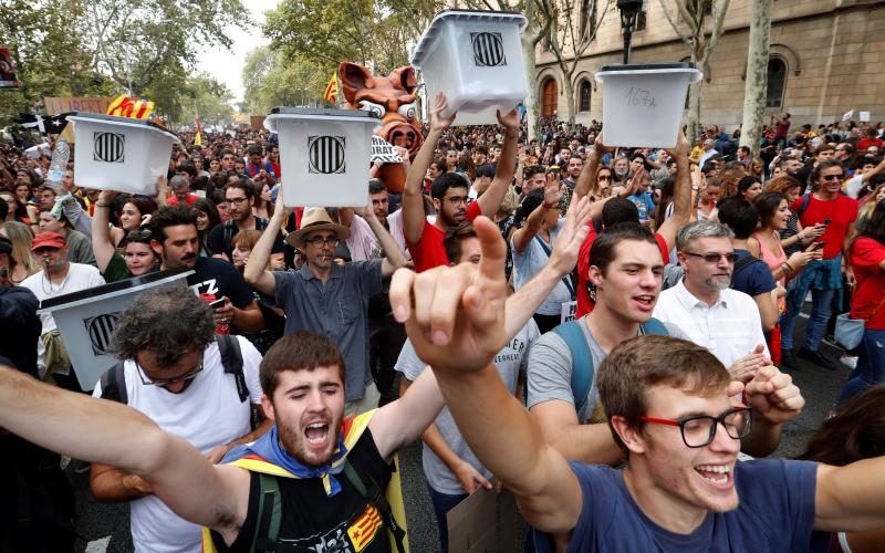 El seguimiento de la huelga es desigual: los comercios del centro de Barcelona están casi cerrados, mientras que una las plantas fabriles más importantes de Cataluña, la de Seat, en Martorell, funciona a pleno rendimiento.