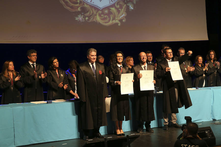 Además, ha entregado dos Medallas de Honor