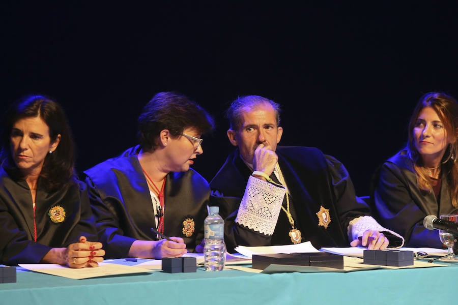 Además, ha entregado dos Medallas de Honor