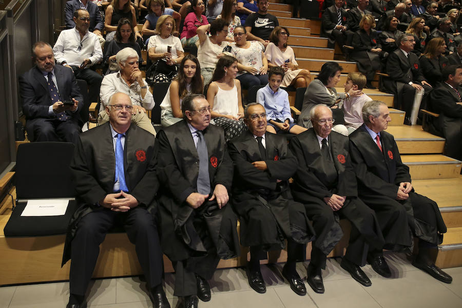 Además, ha entregado dos Medallas de Honor