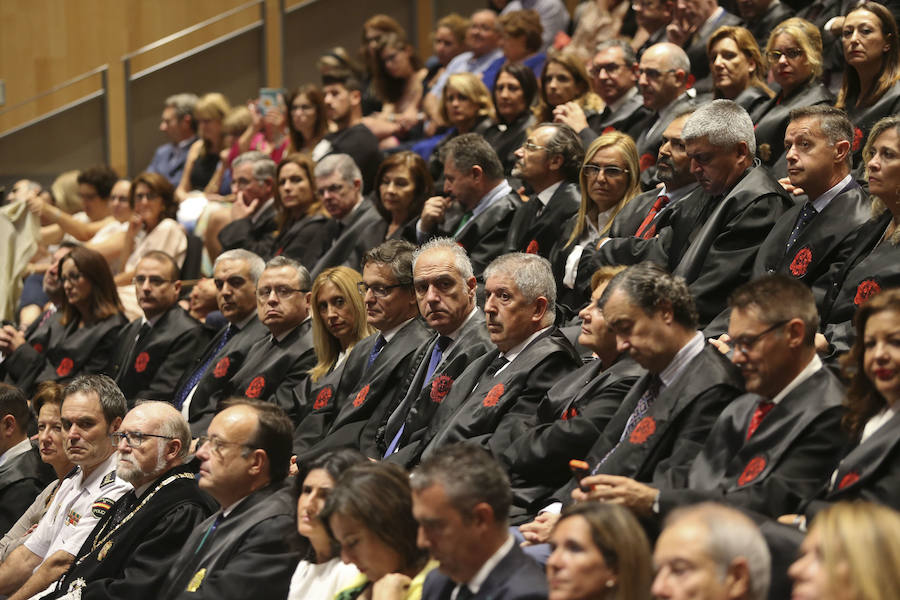 Además, ha entregado dos Medallas de Honor