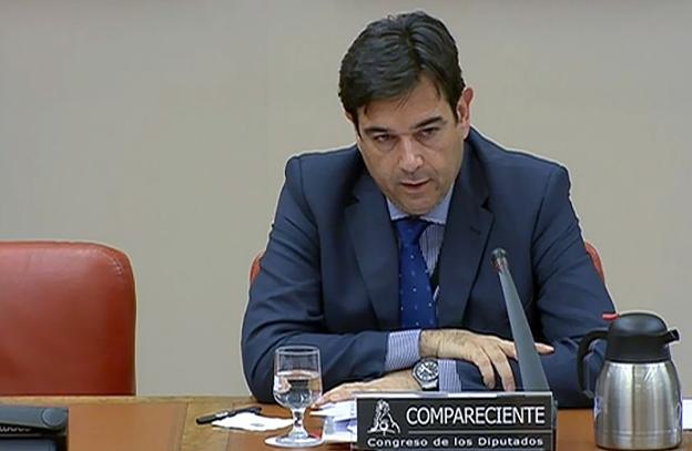 Pedro Luis Sánchez, presidente de la Asociación de Inspectores del Banco de España, ayer en el Congreso de los Diputados. :: efe