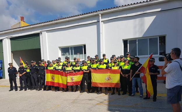 Policías Locales de Vélez se concentran en apoyo de la Policía Nacional y la Guardia Civil en Cataluña