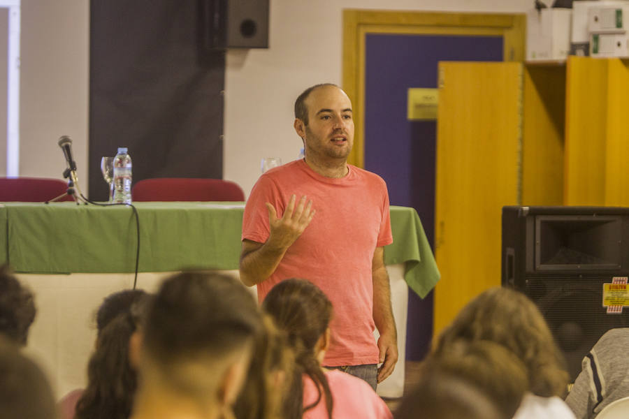 El articulista de SUR Jesús Nieto ha impartido la clase