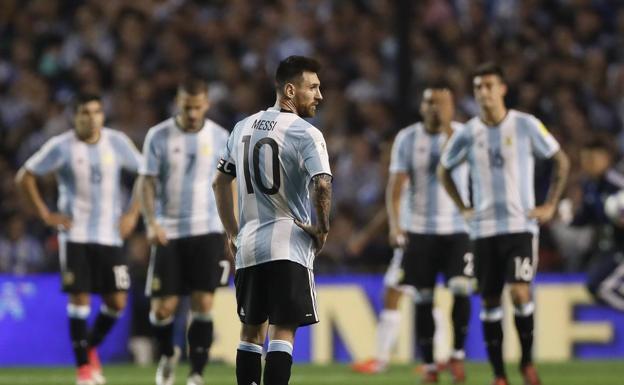 Leo Messi, con gesto serio. 