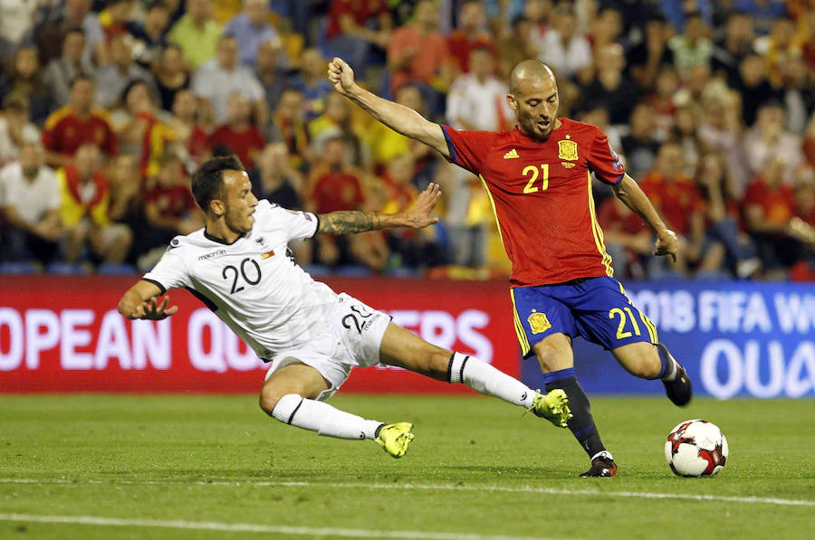 'La Roja' se mide al combinado que dirige Christian Panucci en el Rico Pérez de Alicante.