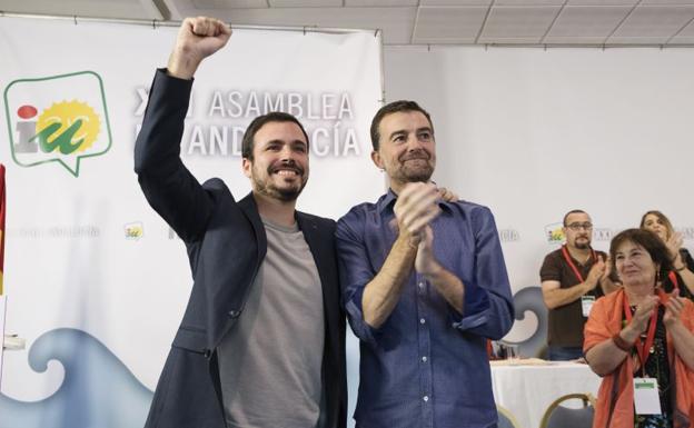 Maíllo, junto a Alberto Garzón.