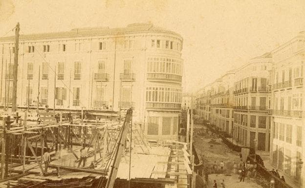 Construcción de la calle Larios, un año antes de su inauguración (1890)