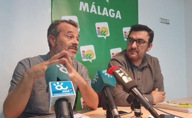 José Antonio Castro, a la izquierda, durante la rueda de prensa de hoy.