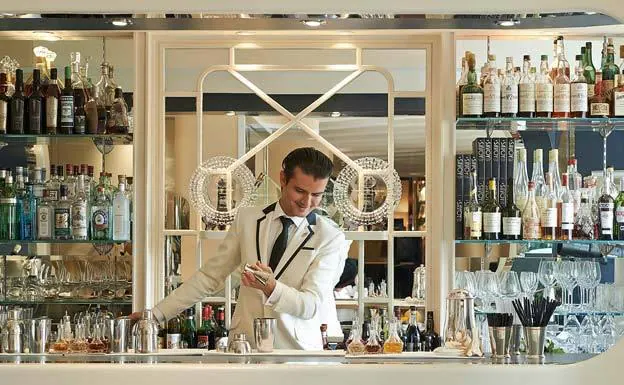 El bar abrió en 1893 y hoy sigue siendo un referente mundial. Ocupa los bajos del lujoso hotel Savoy, en el centro de Londres.